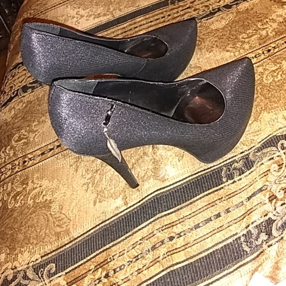 Shoes - Picture 6 of 7